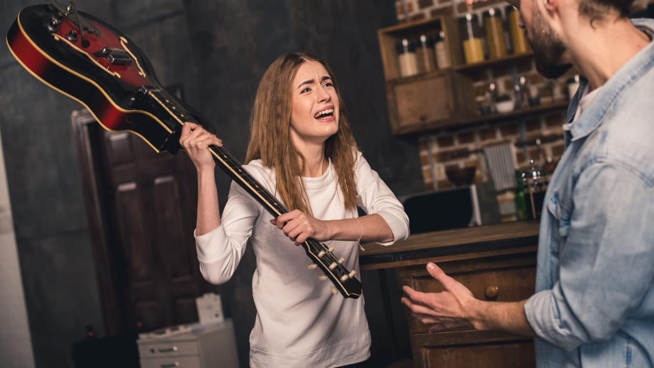 How to Defuse Tense Situations: Insider Tips from Cops on Managing Karen Confrontations Effectively