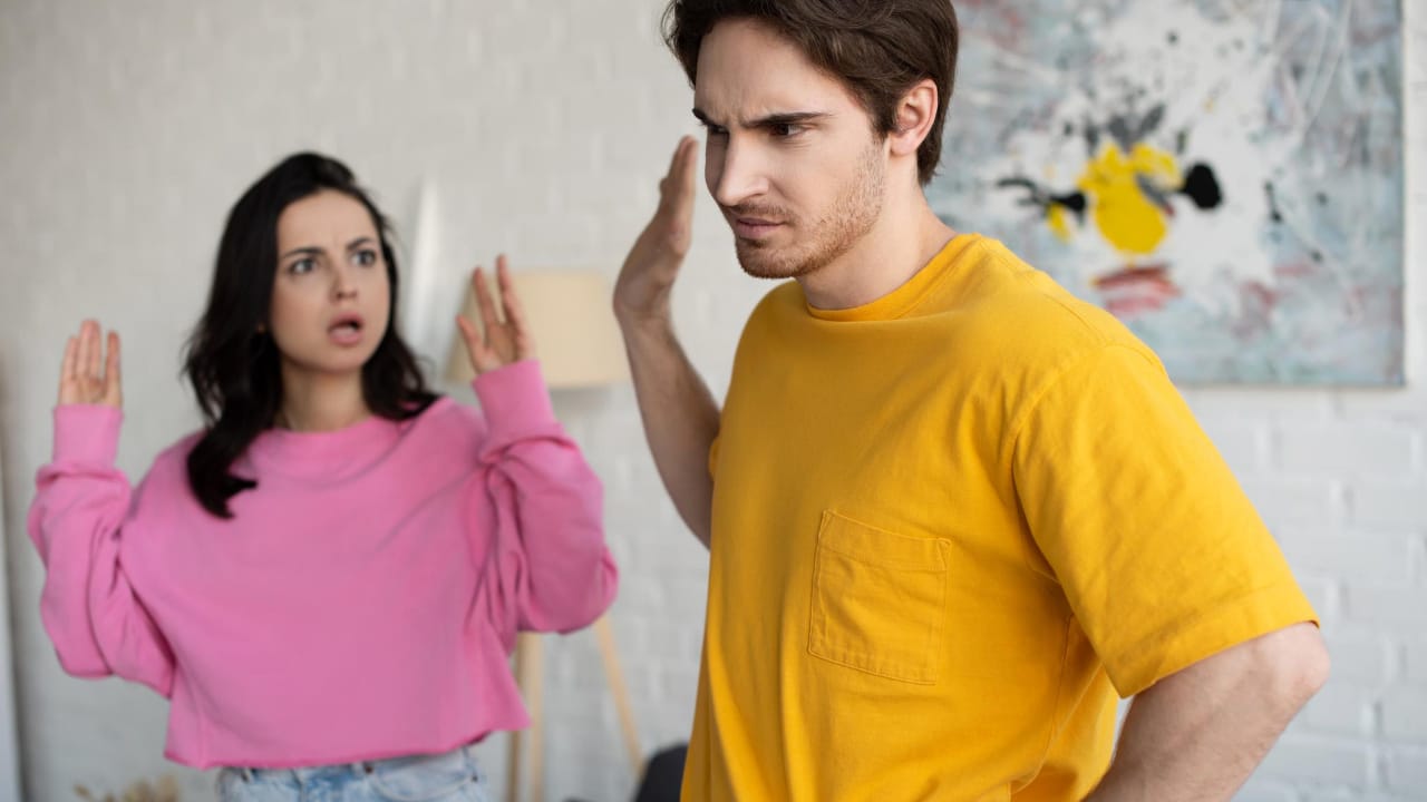 How to Defuse Tense Situations: Insider Tips from Cops on Managing Karen Confrontations Effectively